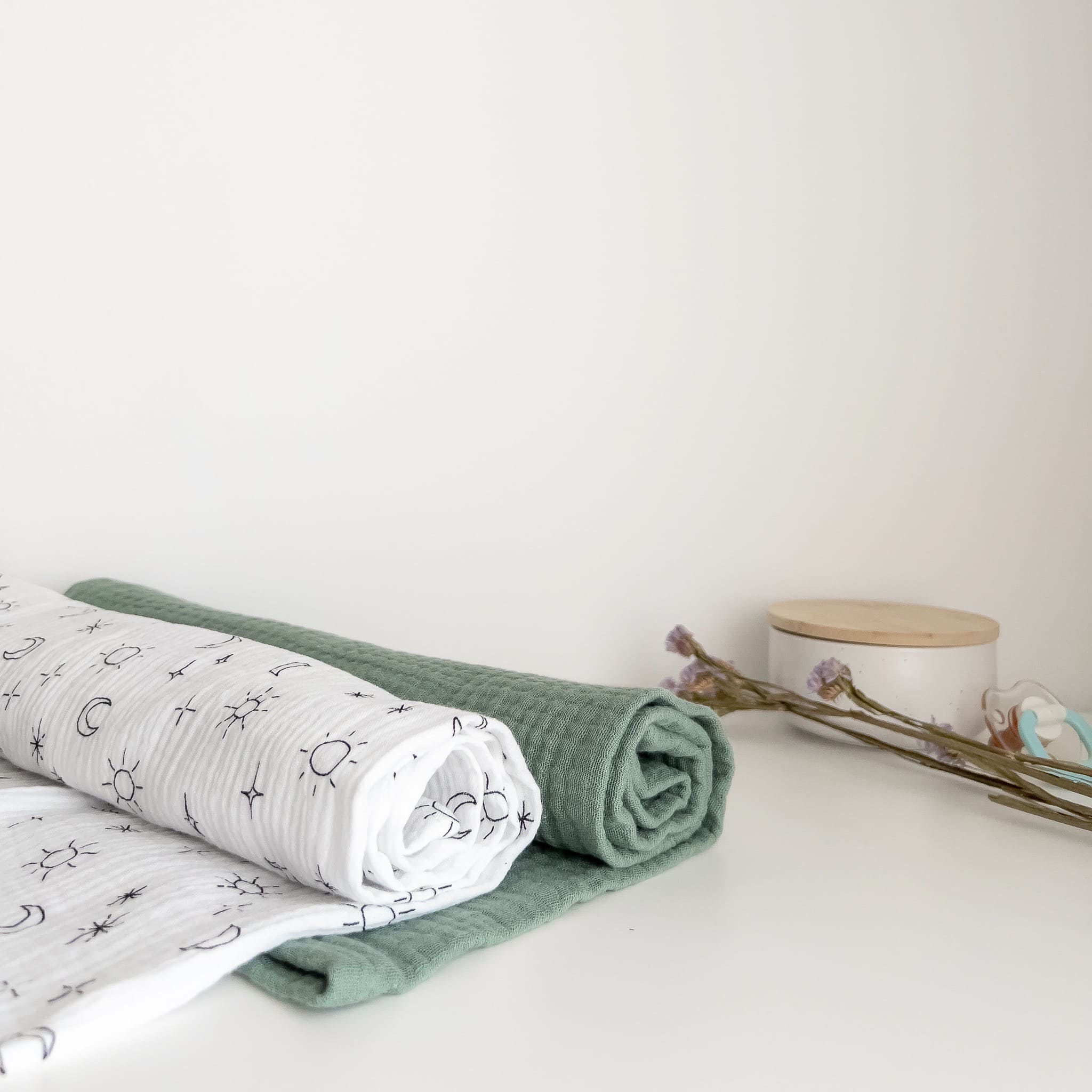 SET 2 MUSSOLE MULTIUSO 70X70 cm - Salvia & Guarda in sù