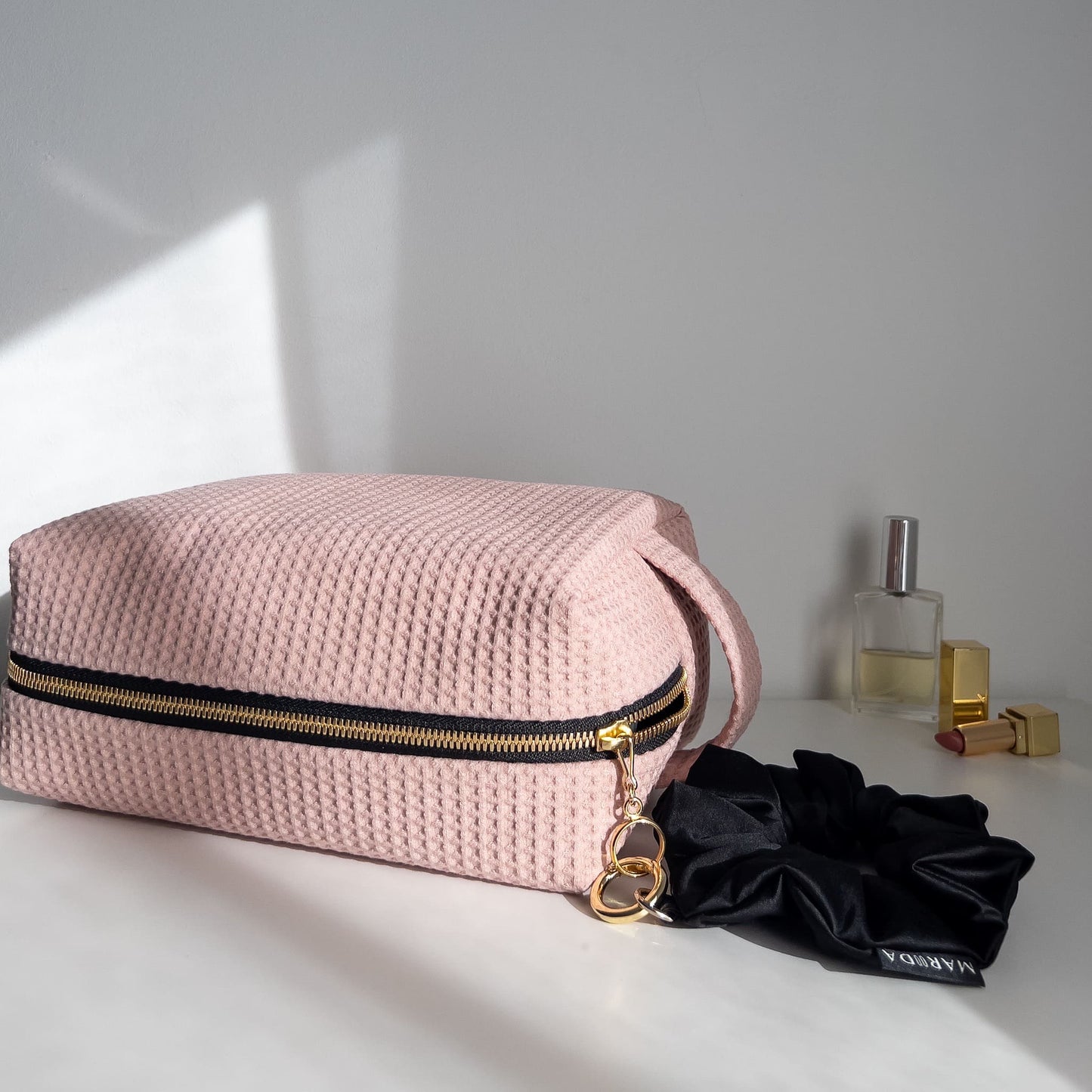SET TROUSSE AMITHA + SCRUNCHIE TRAVEL LARGE - Debby Rose + Pantera