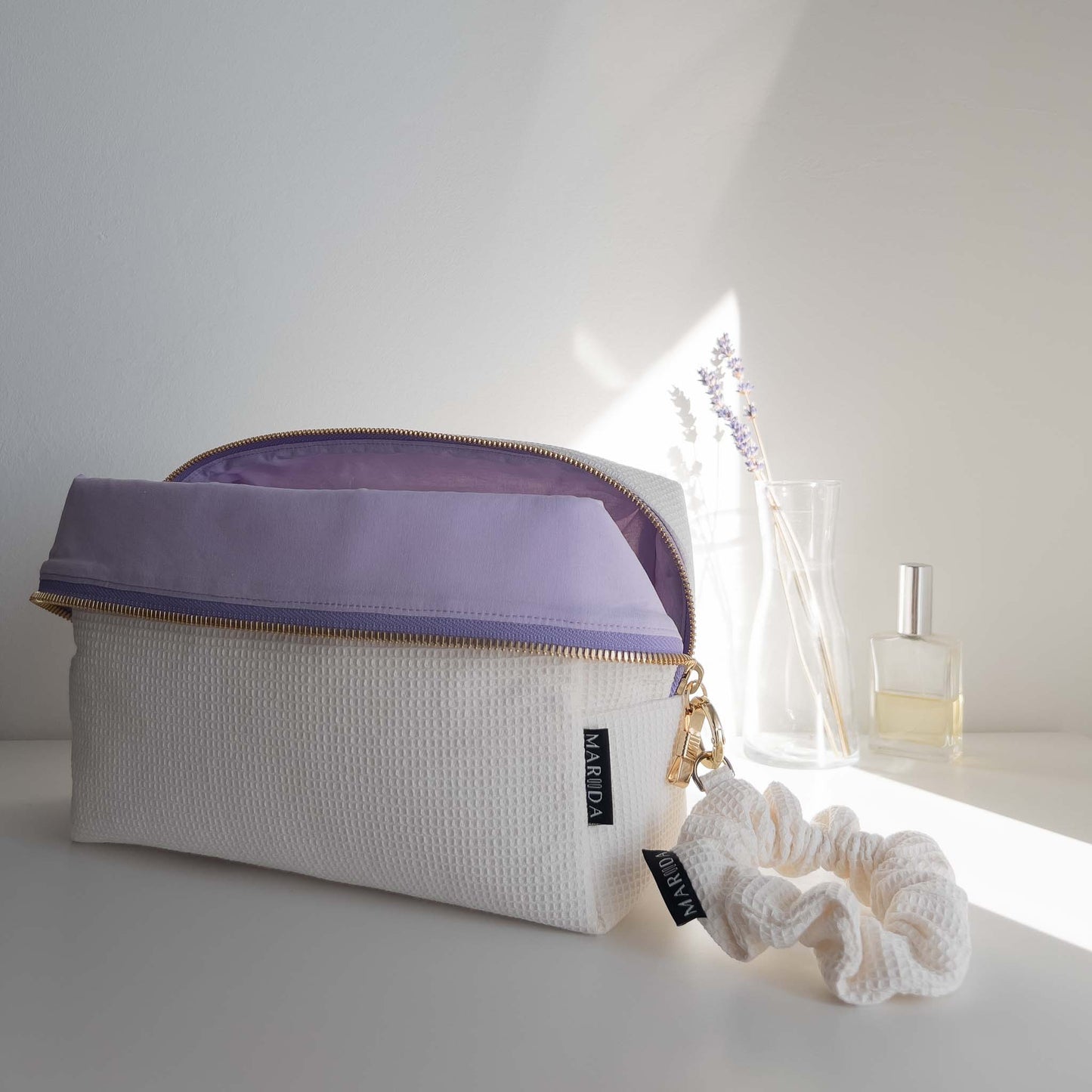SET TROUSSE AMITHA + SCRUNCHIE TRAVEL MIDI - Missy White