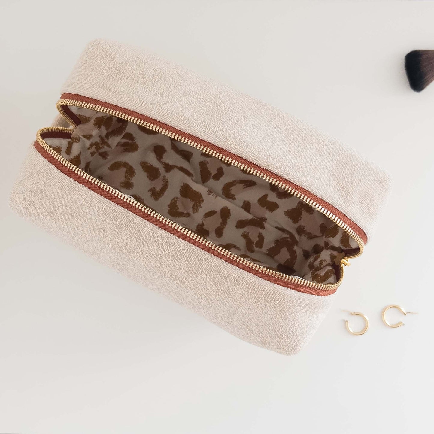 SET TROUSSE AMITHA + SCRUNCHIE TRAVEL MIDI - Sand + Rose Leo