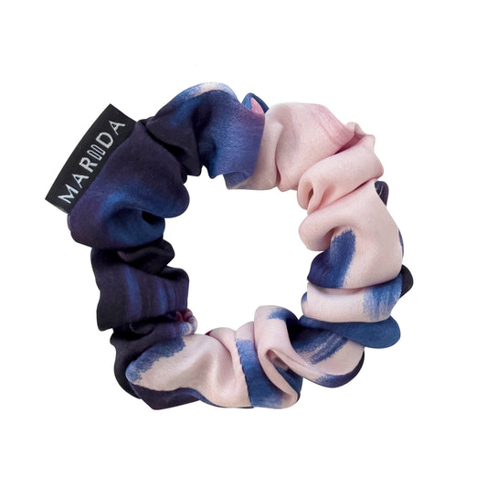 Scrunchie midi in tessuto riciclato blu e rosa